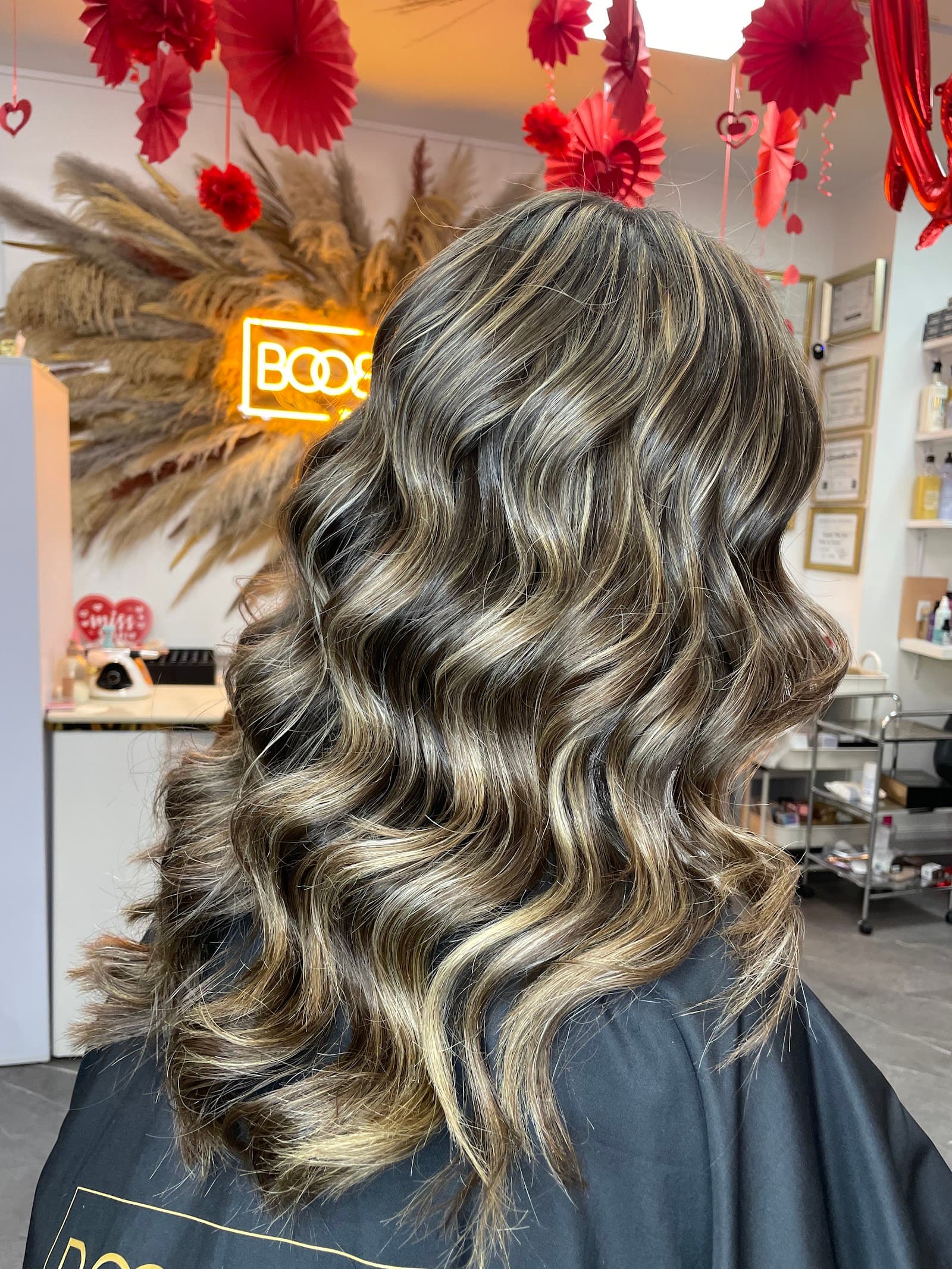 BOOBEAUTY PARIS /salon de coiffure esthétique ,spécialiste extensions de cheveux et balayage , onglerie ,afro et rehaussement