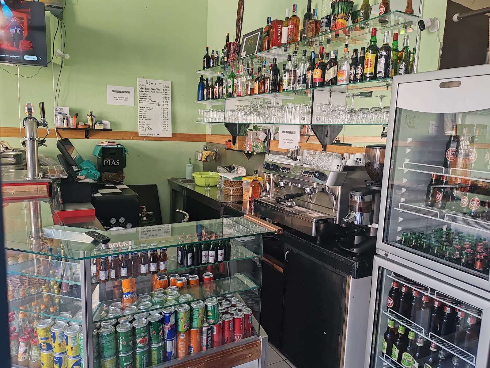 Kenny's bar restaurant Africain